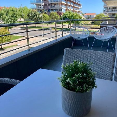 Acogedor Apartamento Con Terraza En Portonovo Luaran gambar